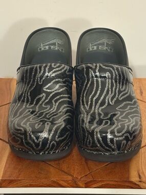 Dansko Pro XP 2.0 Glitter Wave Patent Clog